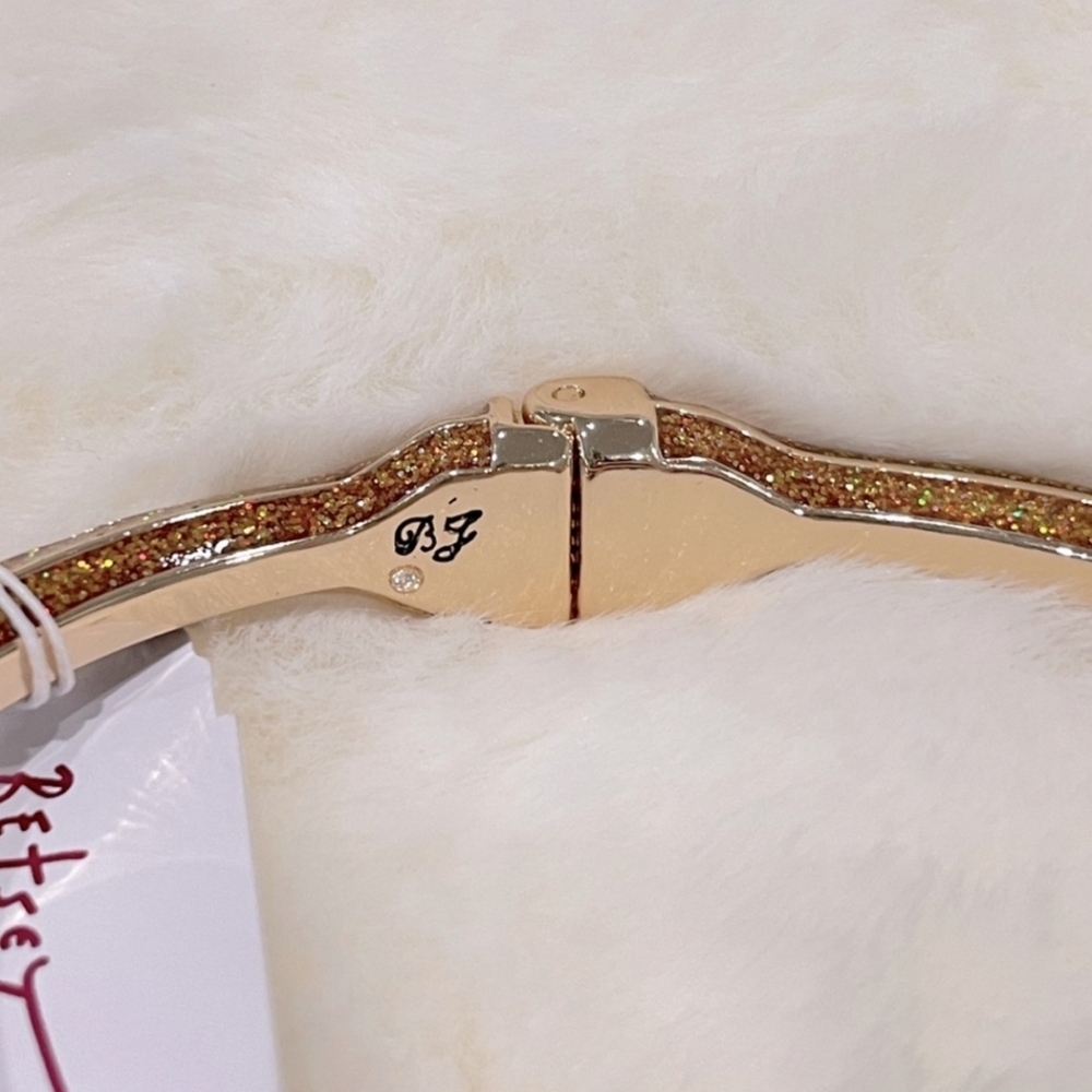 💛 🔹️Betsey Johnson Gold Glitter Pencil Pink Eraser Bracelet Cuff ✨️💛 NEW!! - Picture 5 of 5